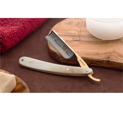 Dovo Bergischer Löwe 10681193 Straight Razor (Old No. 3680) | Carbon Steel | 6/8 Size | Bovine Horn Handle | Made in Solingen, Germany | EAN 4045284008874